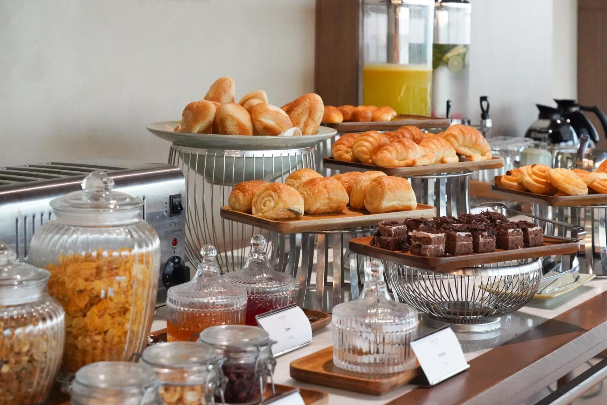The Five Suites Lilas Hanoi Exterior photo