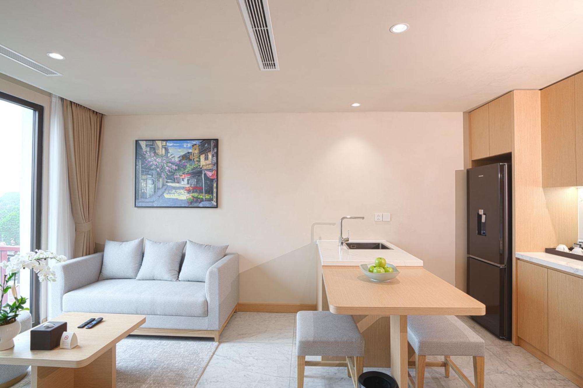 The Five Suites Lilas Hanoi Exterior photo